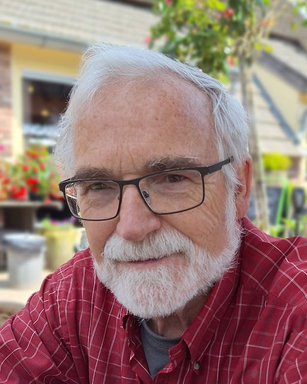 Wetenschapsfilosoof Ton Derksen: “Waarom kan iets geen toeval zijn? Heel veel is toeval.” Portret van Ton Derksen