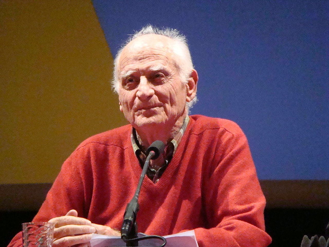 De Franse filosoof Michel Serres is vol lof over de internetgeneratie.