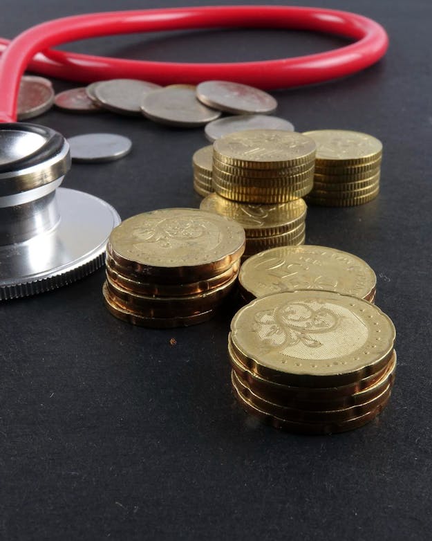stethoscoop en munten stethoscoop en munten