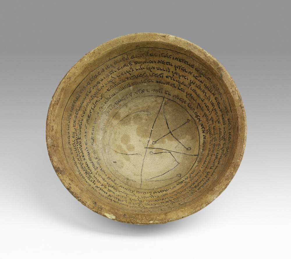 <p>Magische schaal met Aramese tekst (Mogelijk gevonden in Irak, 475-525 n. Chr.)</p>