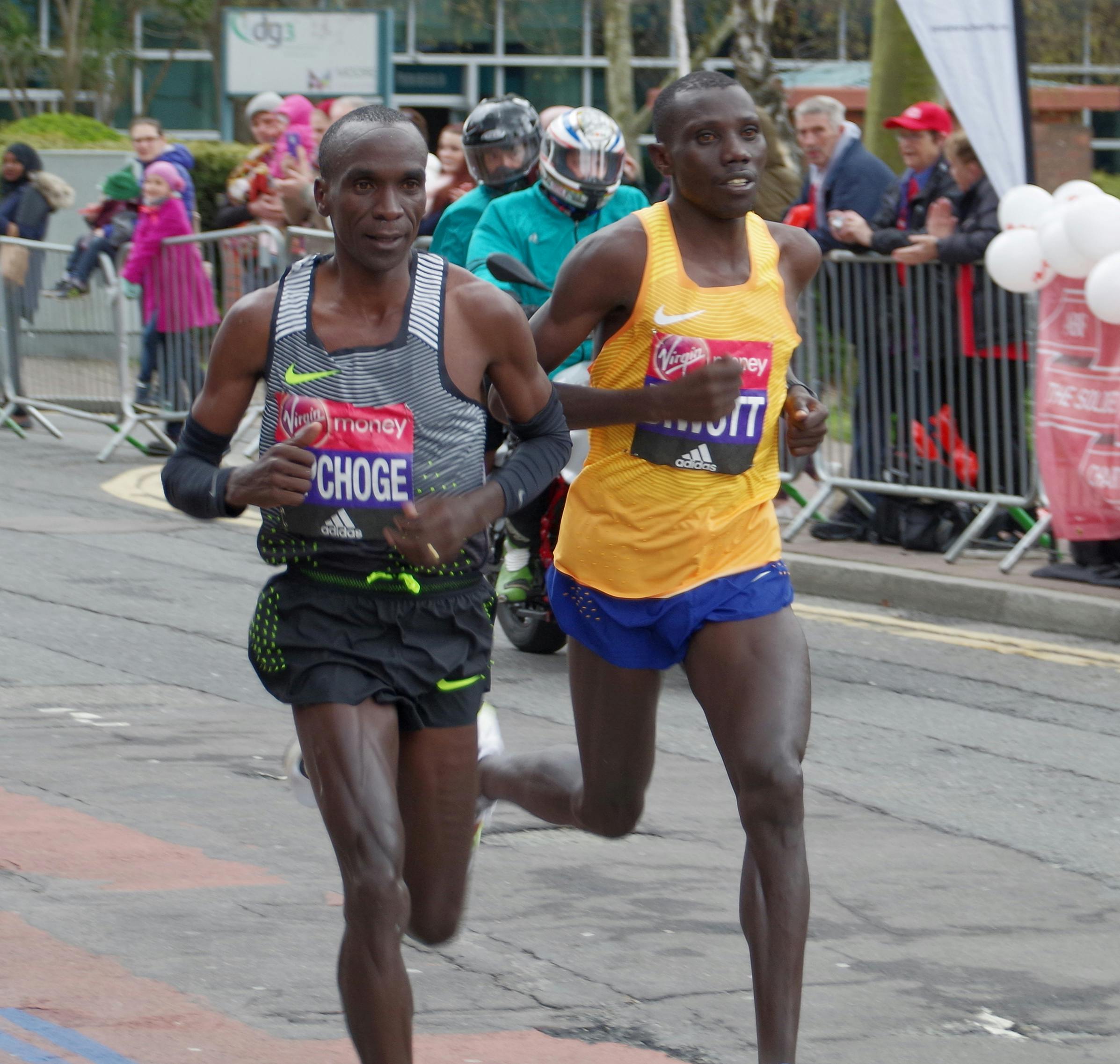 Eliud Kipchoge liep in 2019 als eerste (in een niet-officiële race) een marathon onder de 2 uur.