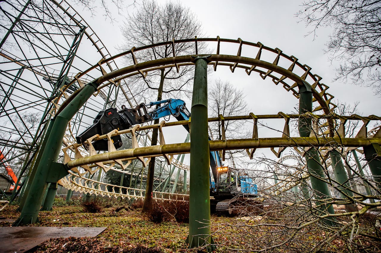 Renovatie in 2018 van de Python, een achtbaan in attractiepark De Efteling.