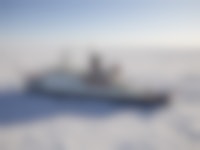 Een schip op het ijs.