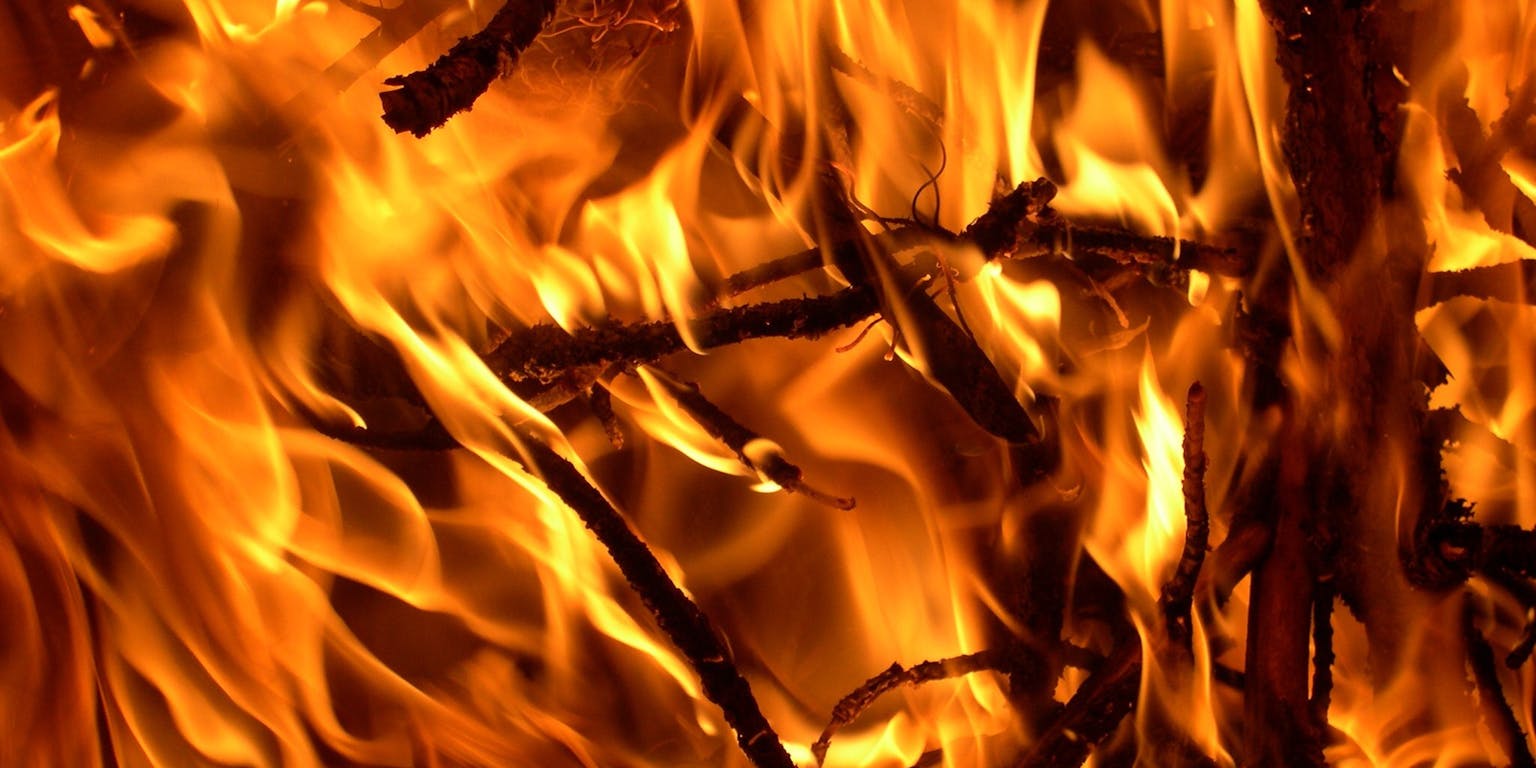 Een close-up beeld van een brand.