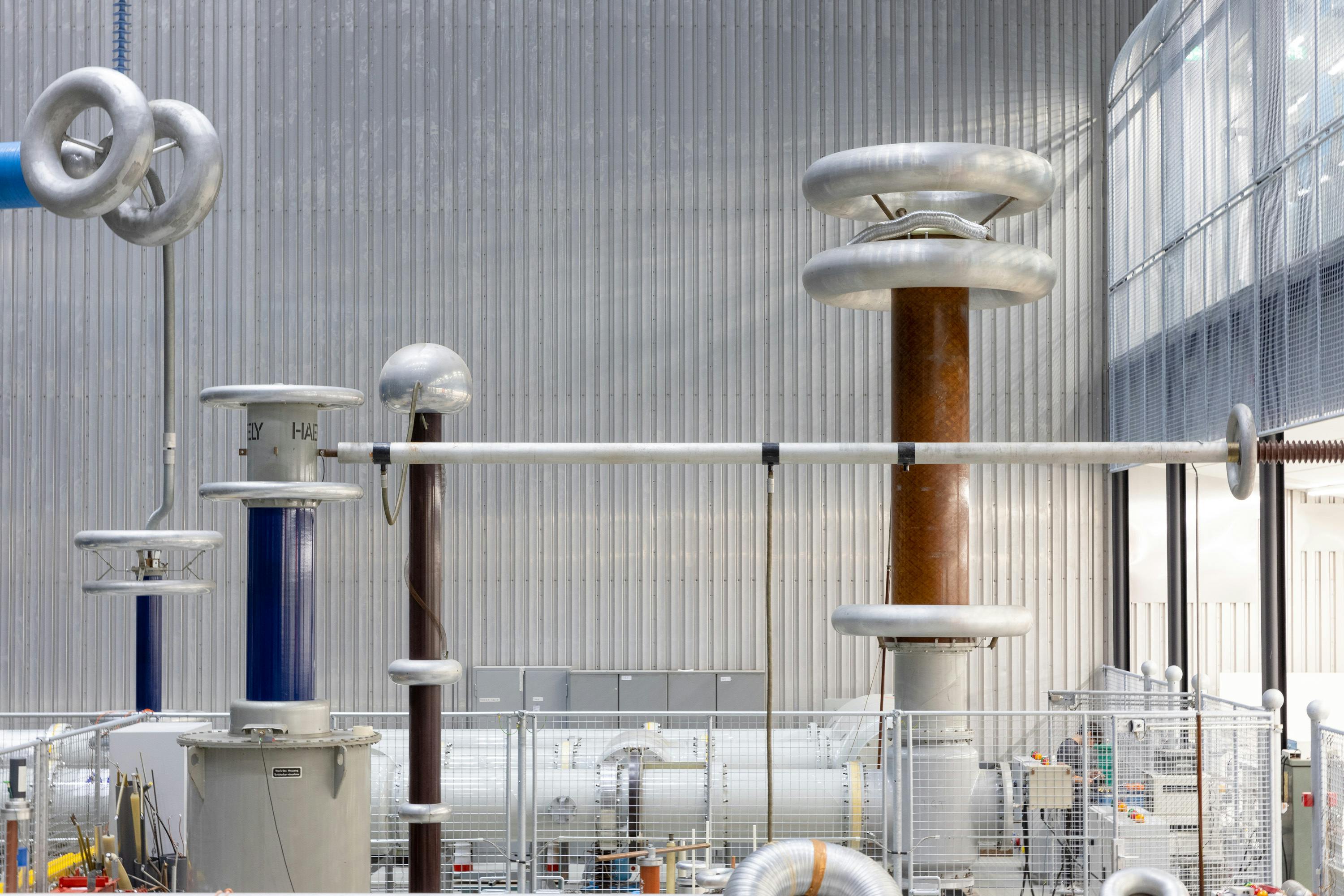 De apparaten van het nieuwe elektriciteitslab ESP van de TU Delft.