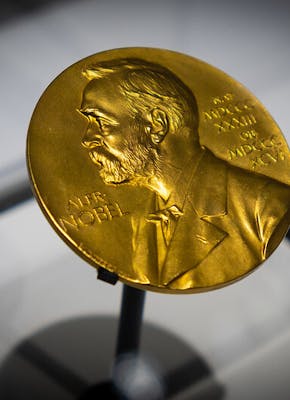De gouden Nobelprijsmedaille