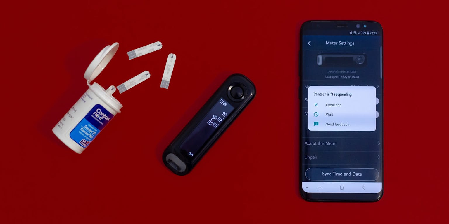 Een prikpen, teststrips, een bloedsuikermeter een een smartphone om zelf je bloedsuiker te meten bij diabetes.
