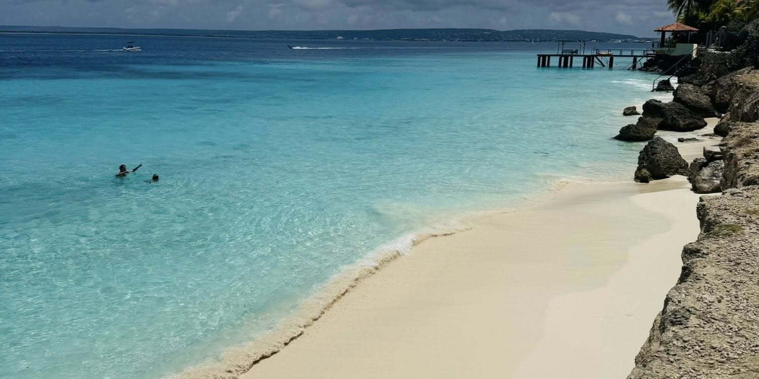 Strand en zee op Bonaire