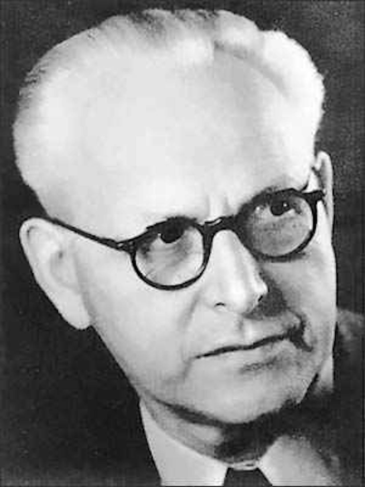 Een zwart-wit foto van Antropoloog Egon Freiherr von Eickstedt.