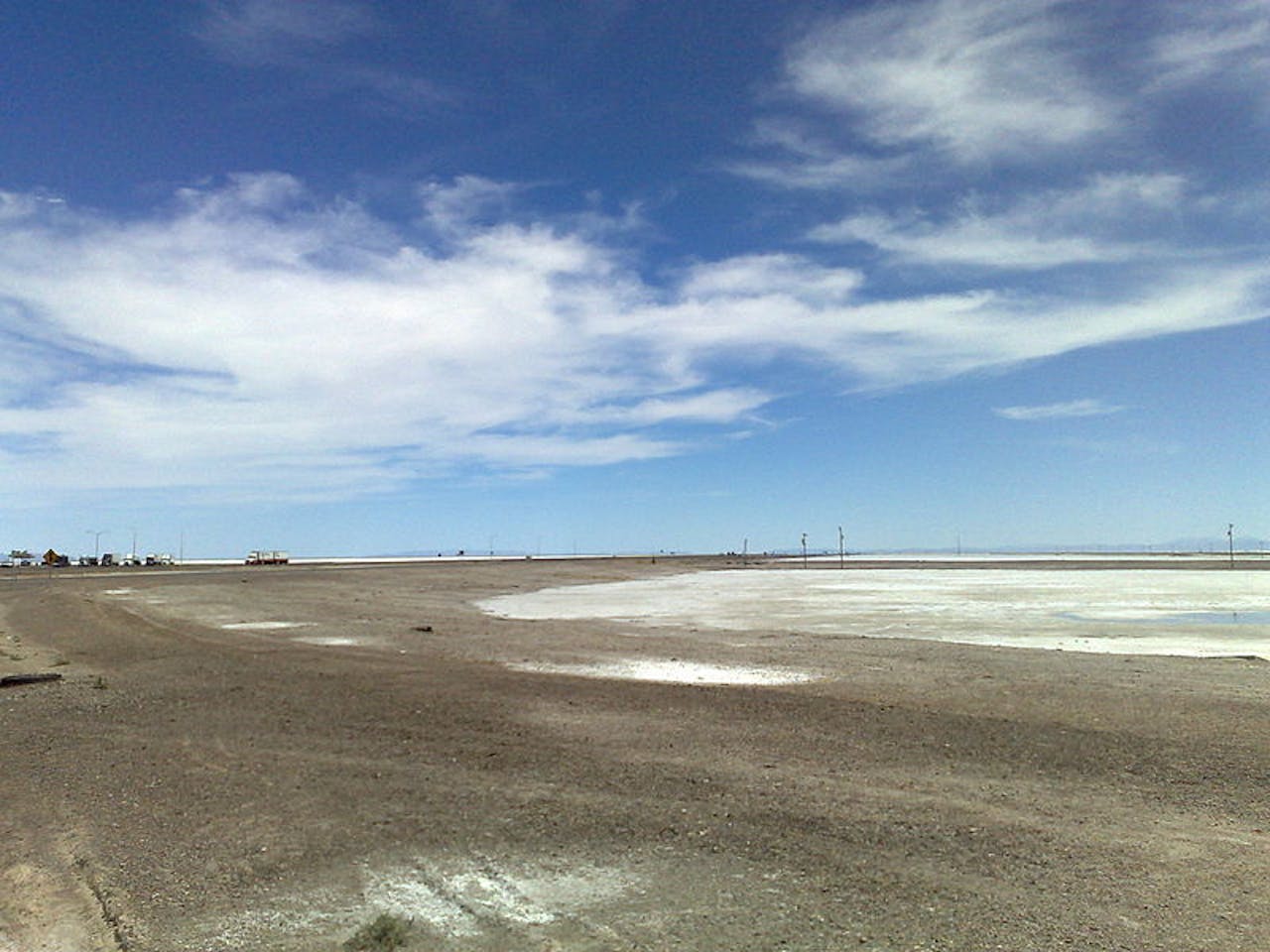 Een foto van de Bonneville zoutvelden in Utah.