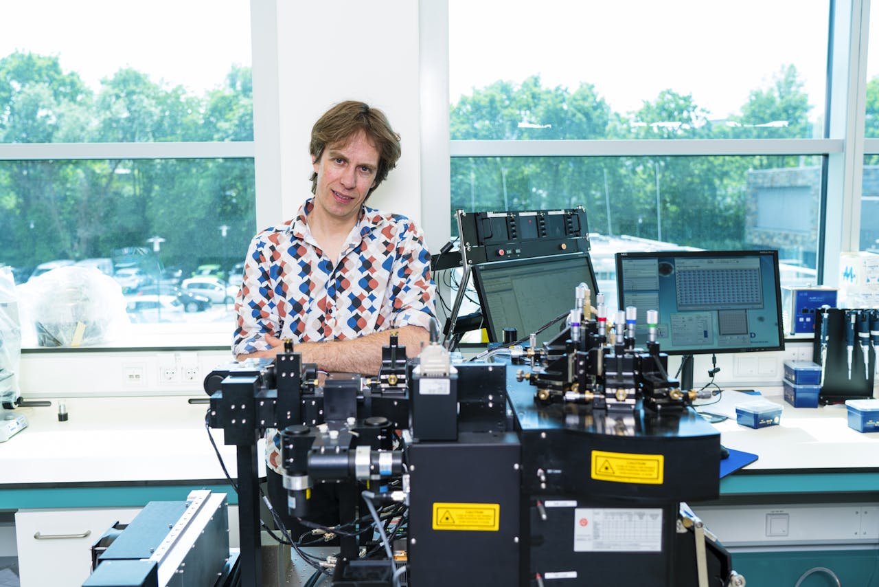 “Het is heel leuk om krachten te bundelen en zo het beste onderzoek te kunnen doen”, aldus Alexander van Oudenaarden, hoogleraar Quantitative Biology of Gene Regulation aan de Universiteit Utrecht.