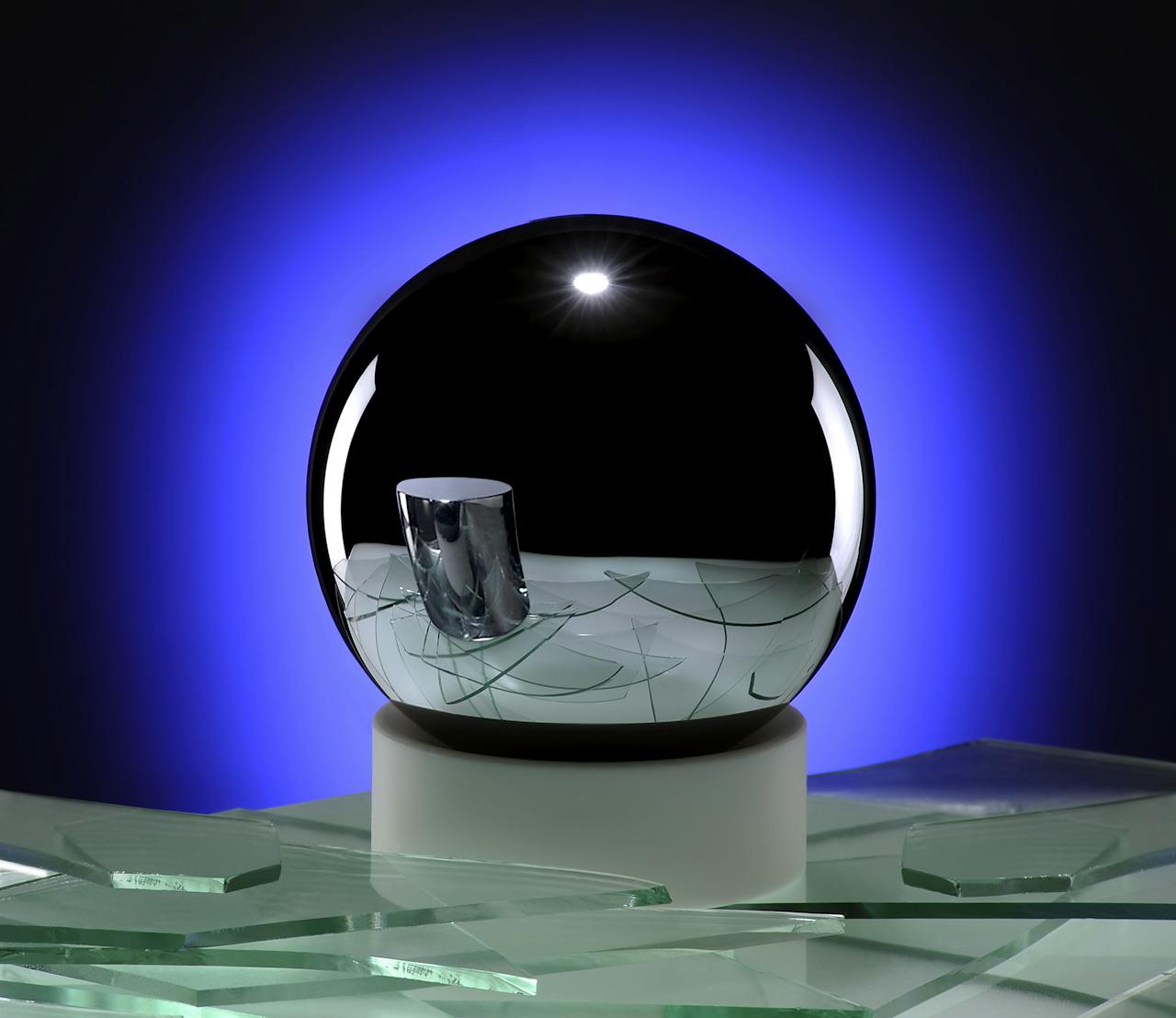 Met het Avogadro-project proberen wetenschappers een bol van een silicium te maken van precies één kilogram.