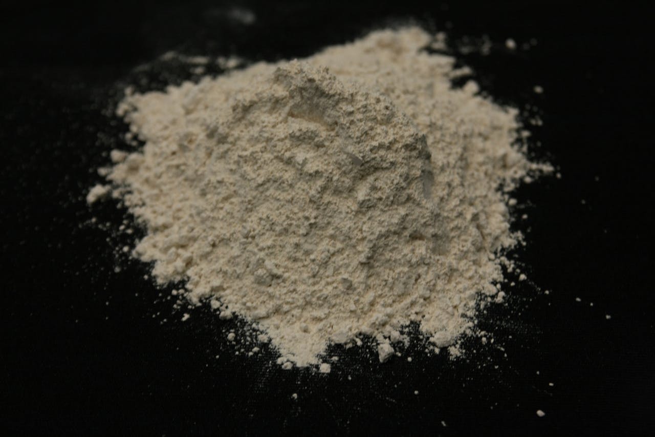 Met cement kunnen gaten in de kaak dichtgemetseld worden.