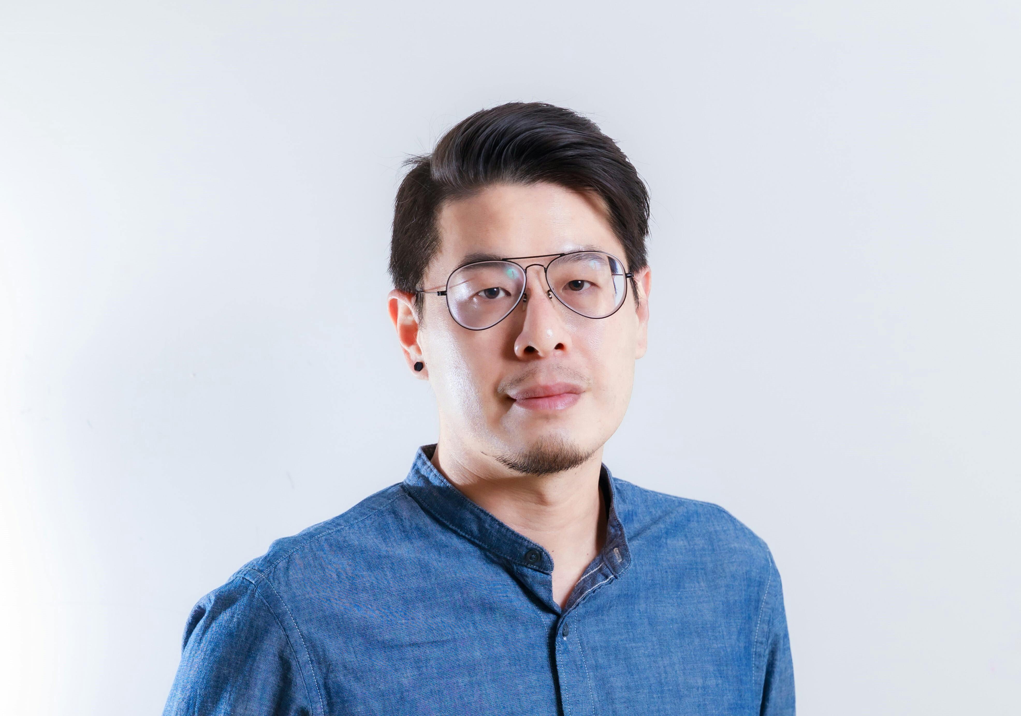 Een kleurenfoto van Ching Hung.