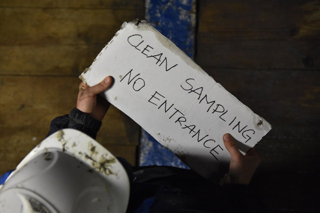 Het is belangrijk om metingen schoon te houden aan boord van onderzoeksschip de Pelagia.
