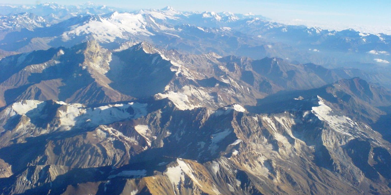 Een bovenaanzicht van het Andesgebergte.