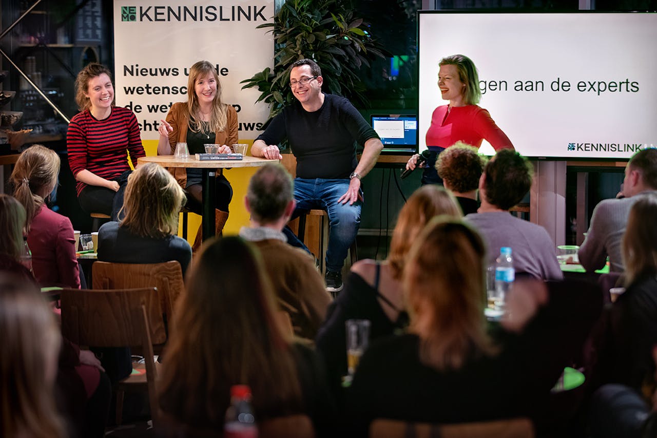 “Mensen bedenken een alternatief scenario voor hun ontmoeting”, vertelt Elizabeth Timmermans.