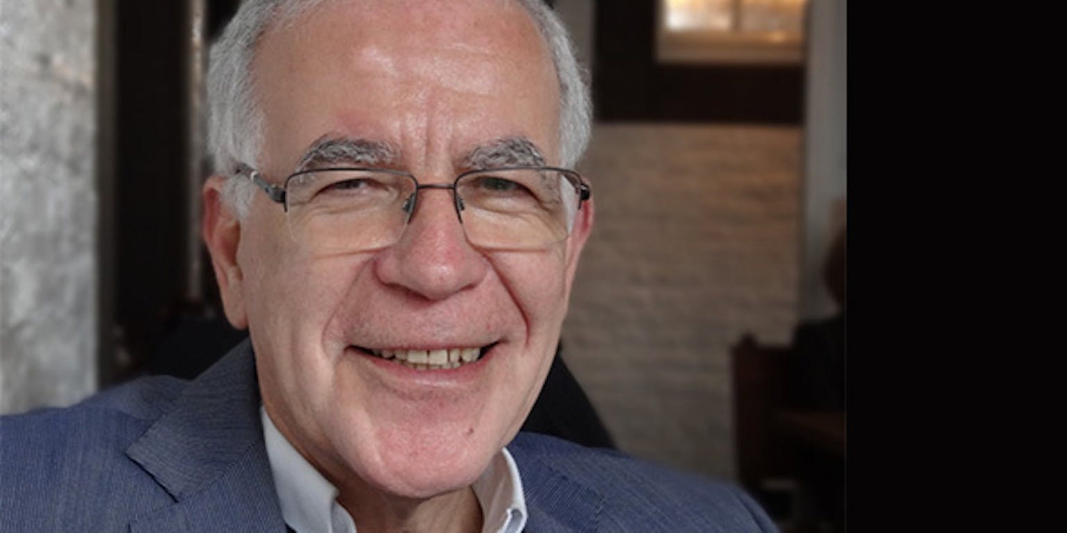 Dick Swaab lacht naar de camera.