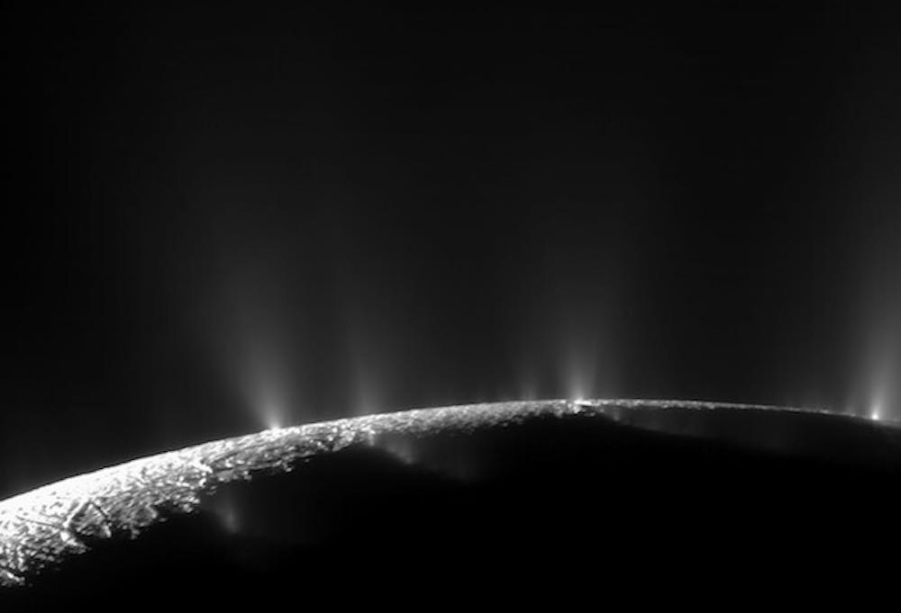 <p>Geisers op Saturnusmaan Enceladus.</p>