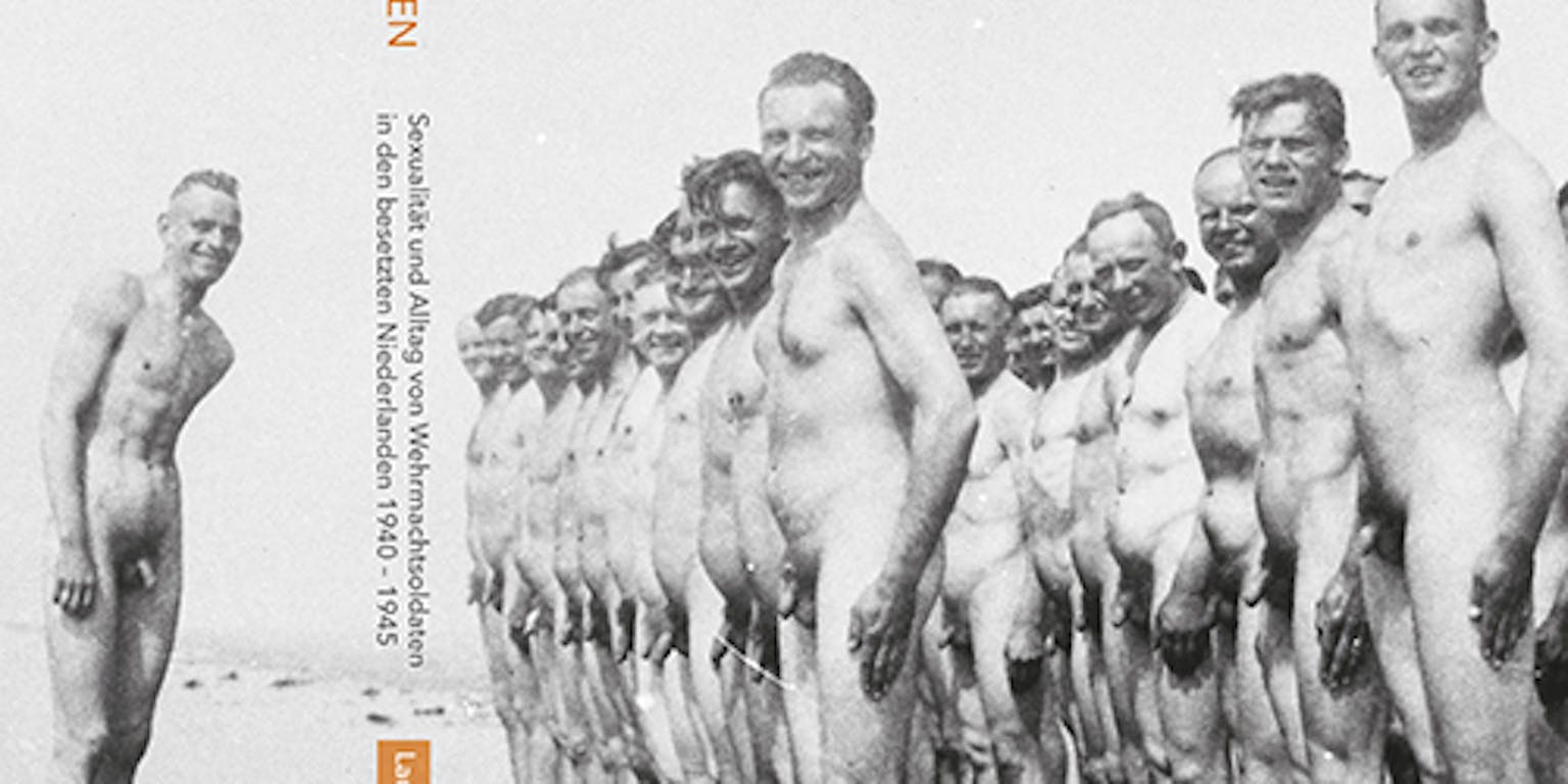 Omslag van het proefschriftEin(ver)nehmen van Laura Fahnenbruck. Er staan naakte mannen op het strand.