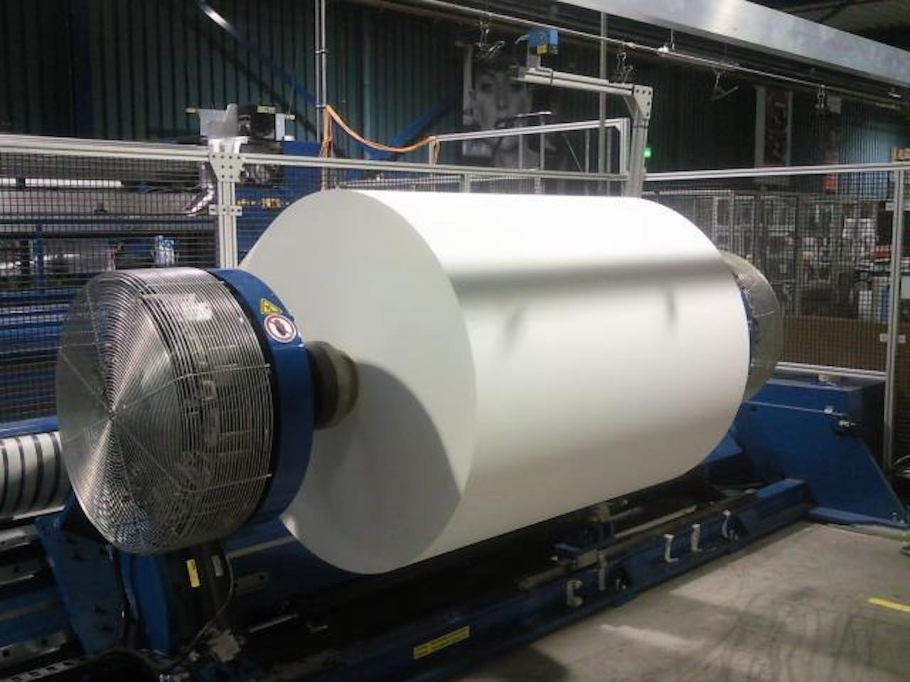 De fabricage van papier in een fabriek kan milieuvriendelijker en energiezuiniger.