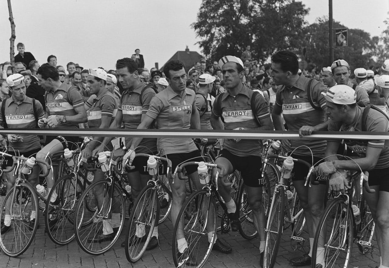 Het Franse team bij de start van de Tour de France in Amsterdam, 1954