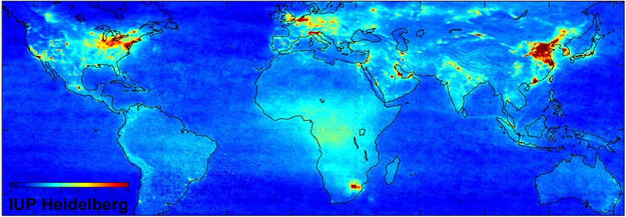 Wereldkaart van stikstofdioxide in de atmosfeer.