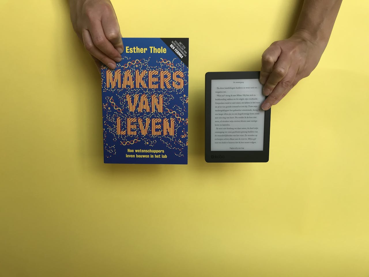 Het boek 'Makers van Leven' van Esther Thole. Op de foto staan zowel de papieren als de digitale editie.