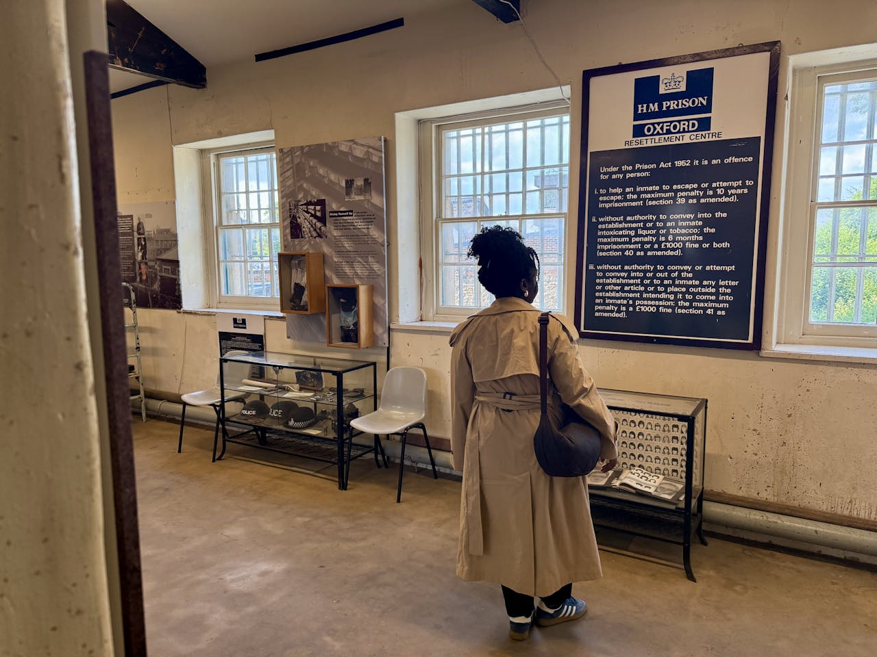 Nozizwe Dube op bezoek in Oxford Castle & Prison, Oxford