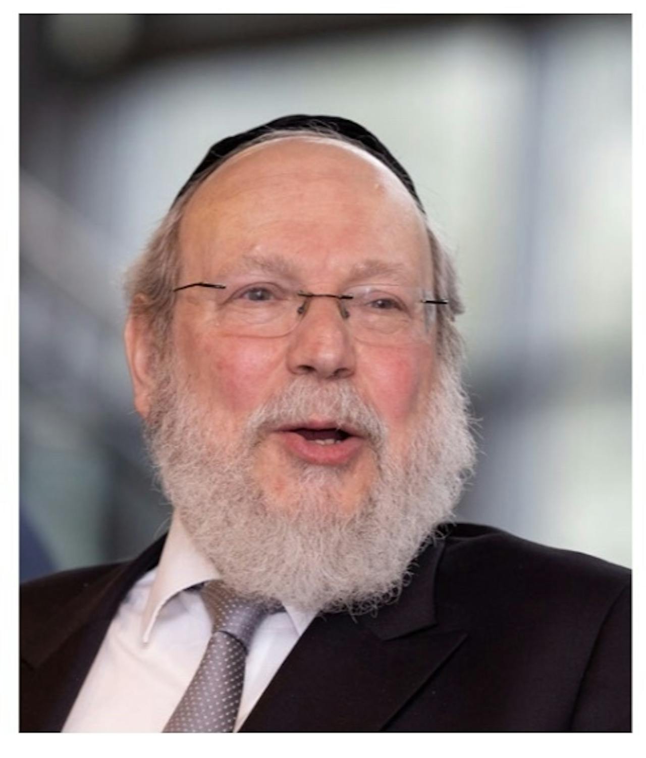 Een kleurenfoto van joods-orthodoxe rabbijn en rechtsgeleerde Raphael Evers.