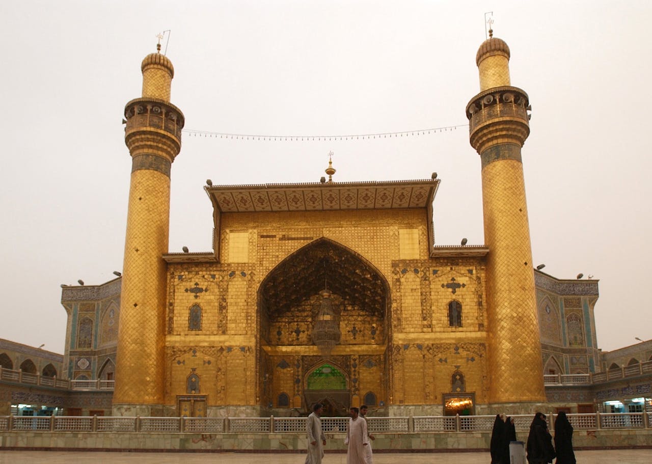 De voorkant van de Imam Alimoskee in de Iraakse stad Najaf.