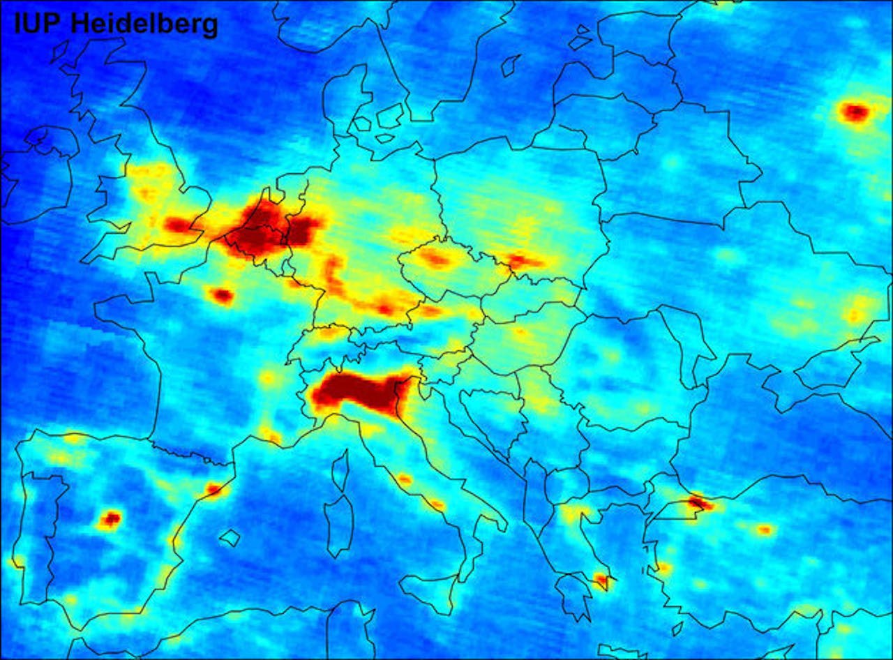 Een kaart van concentraties van stikstofdioxide in Europa.