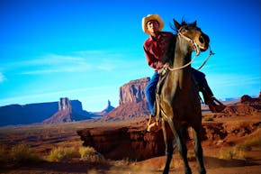 Navajo man op paard