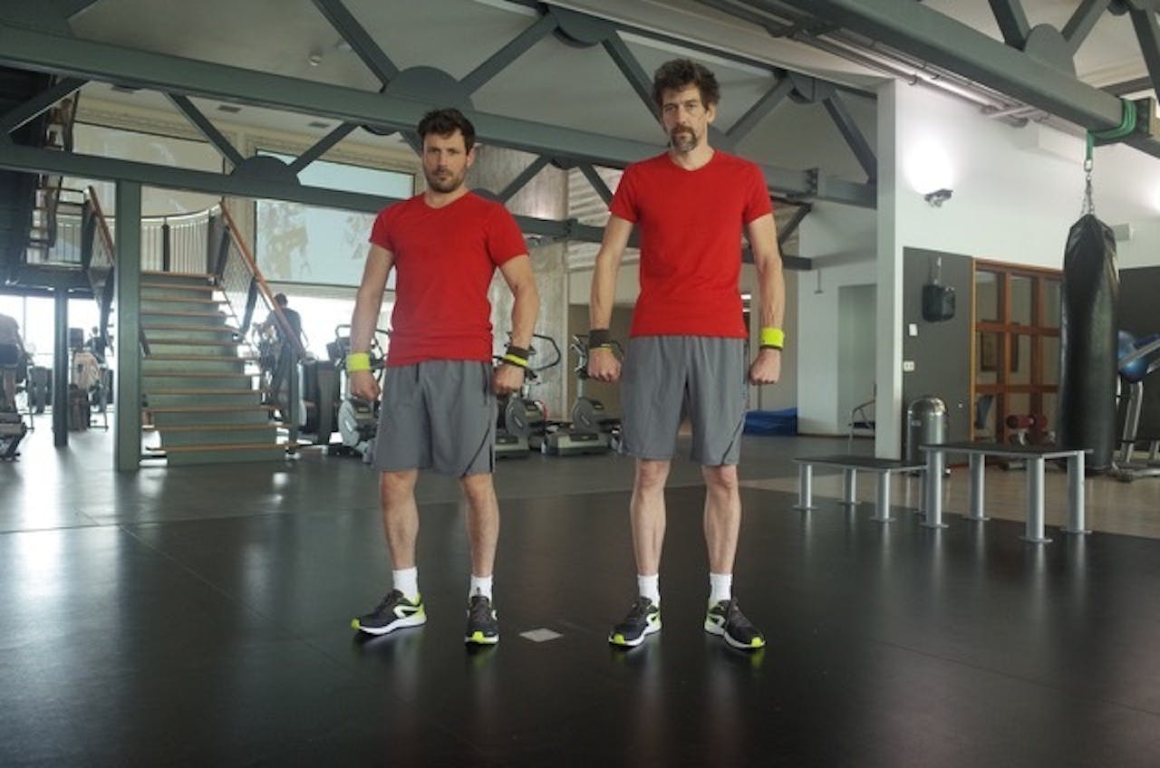 Melle Smets (links) en Kris de Decker ondervonden aan den lijve hoe zwaar het is om iedere dag een paar uur te sporten.