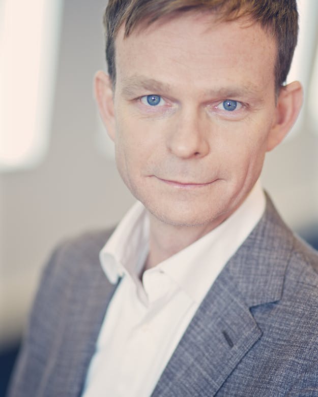 Jasper Deuten. Portretfoto van Jasper Deuten
