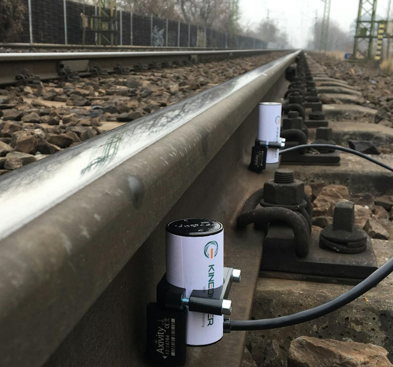De uitvinding, die Tolou met collega’s ontwikkelde, wordt al getest op het spoor.
