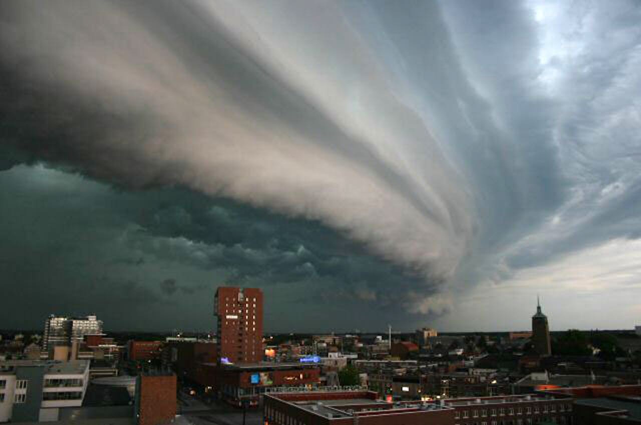 Naderende strom, Enschede.
