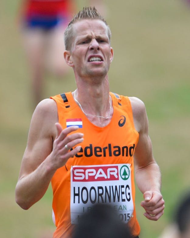 Hardloper Roy Hoornweg tijdens het EK Cross 2015. Hardloper Roy Hoornweg tijdens het EK Cross 2015