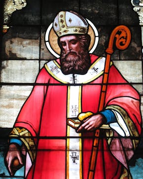 Afbeelding van Sint Nicolaas in een glas-in-loodraam van de Saint Nicholas Catholic Church in Zanesville, Ohio.