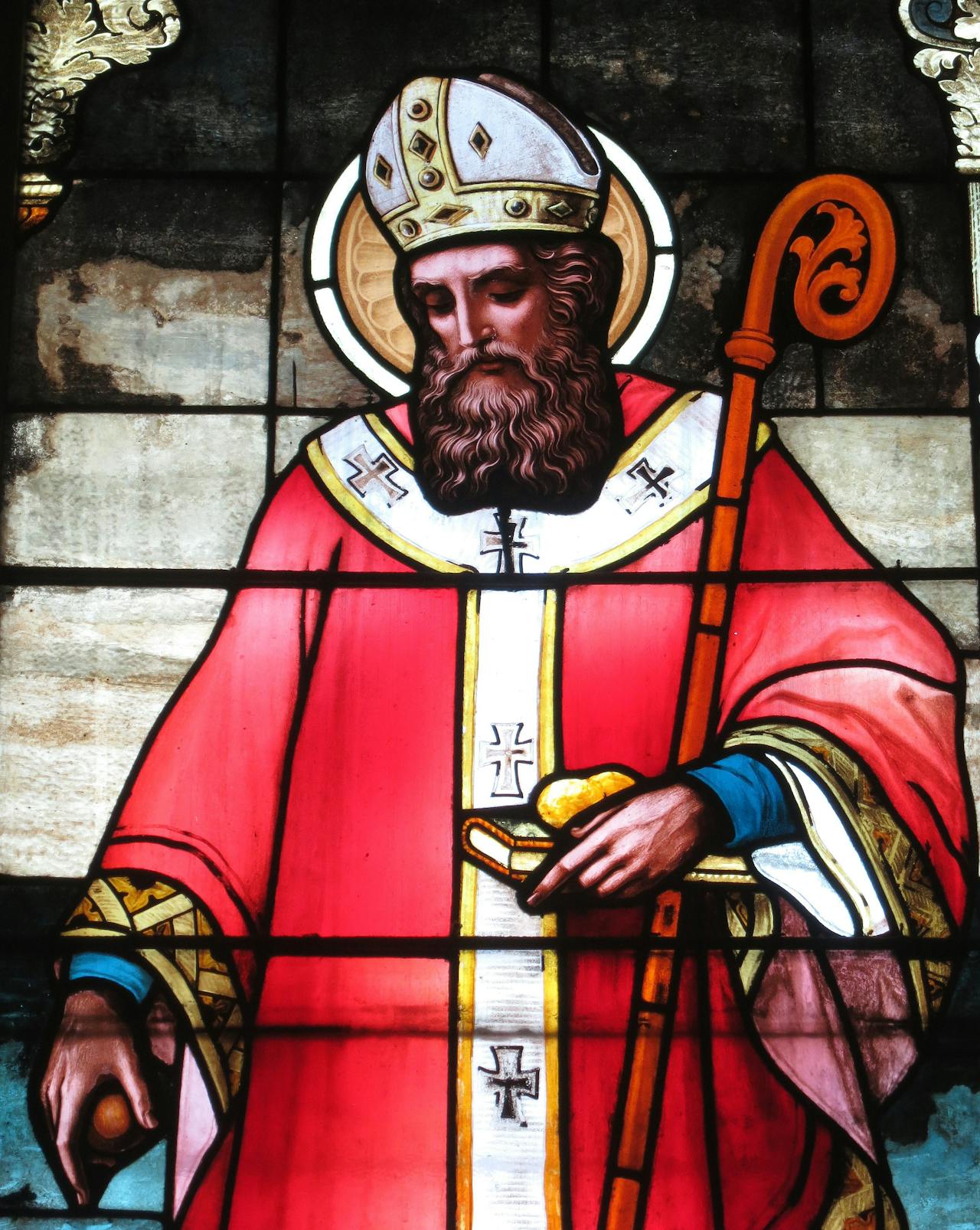 Afbeelding van Sint Nicolaas in een glas-in-loodraam van de Saint Nicholas Catholic Church in Zanesville, Ohio.