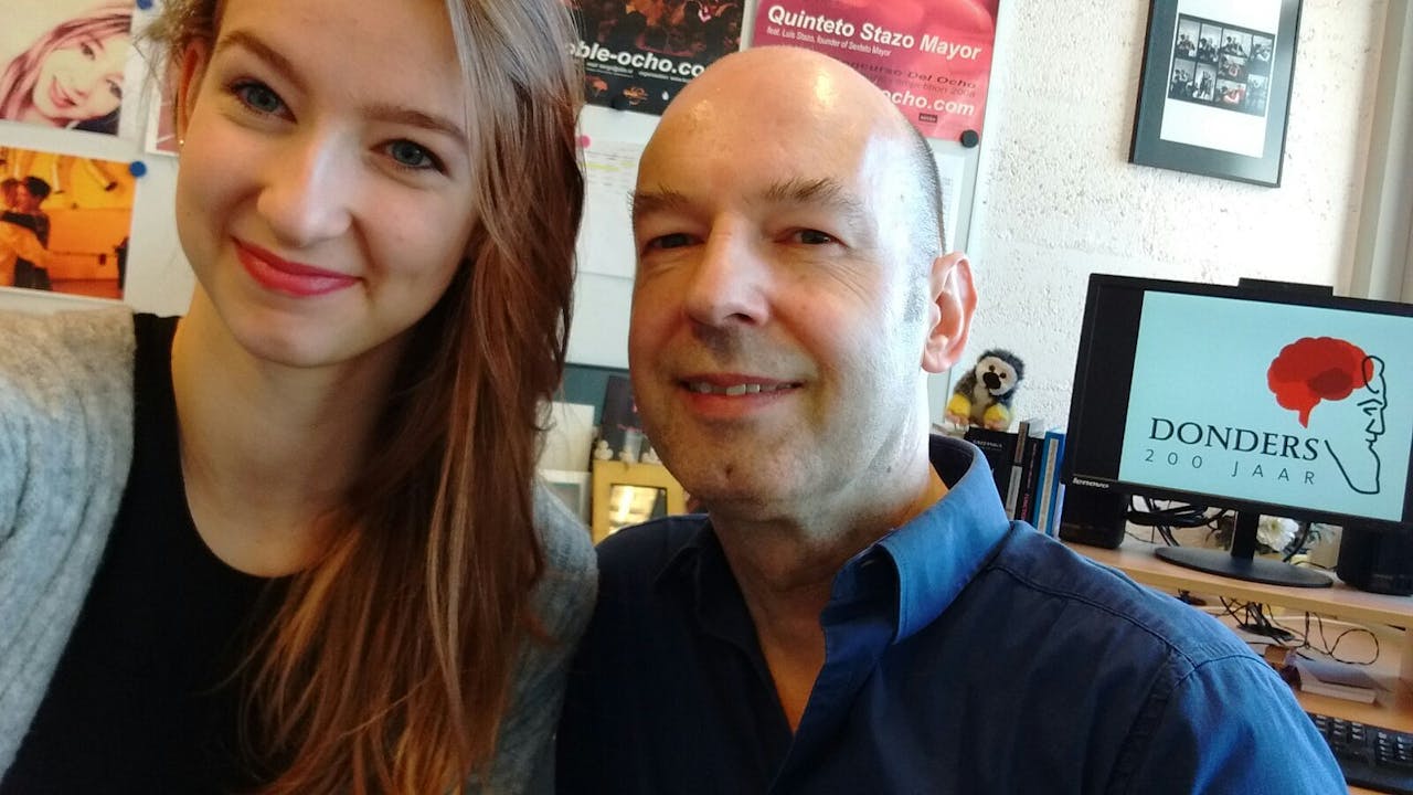 Ardi Roelofs met zijn dochter Sterre, met wie hij Donders’ experiment herhaalde.