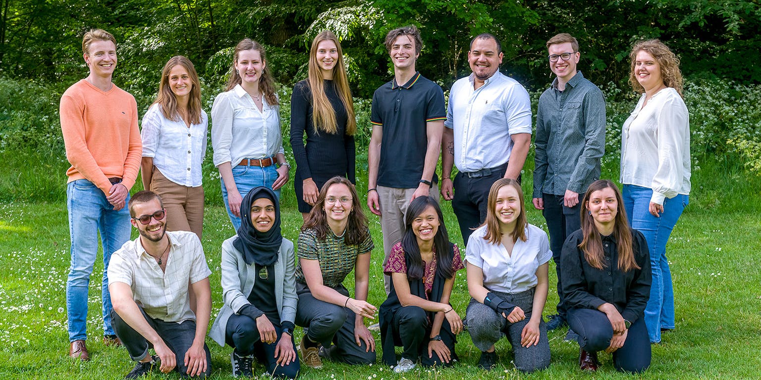Deze studenten uit Leiden deden samen met 360 andere teams mee aan de International Genetically Engineerd Machine (iGEM) in Parijs. Team iGEM Leiden eindigde in de top 10 van deze wedstrijd voor synthetische biologie.