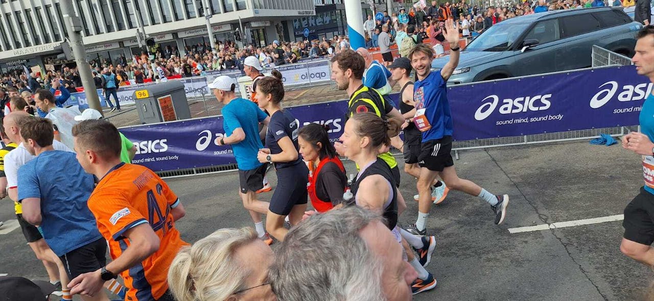 Ik tijdens de marathon van Rotterdam Tom Aarts rent de marathon van Rotterdam