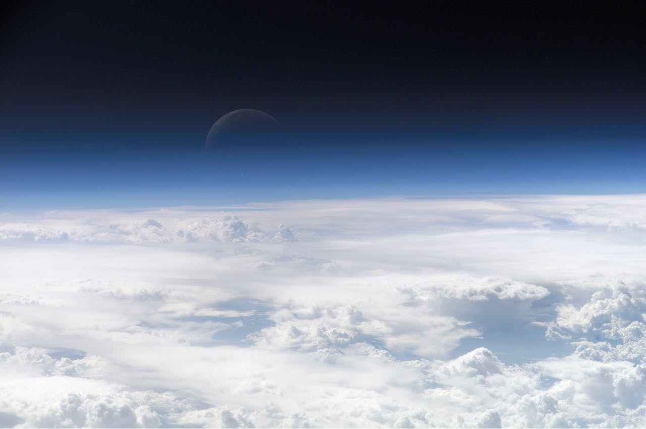 Een foto van dampkring, ook wel de lucht om de aarde of atmosfeer genoemd.