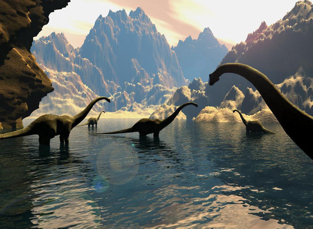 Een groep dinosaurussen in het water. Op de achtergrond zijn rotsformaties te zien.