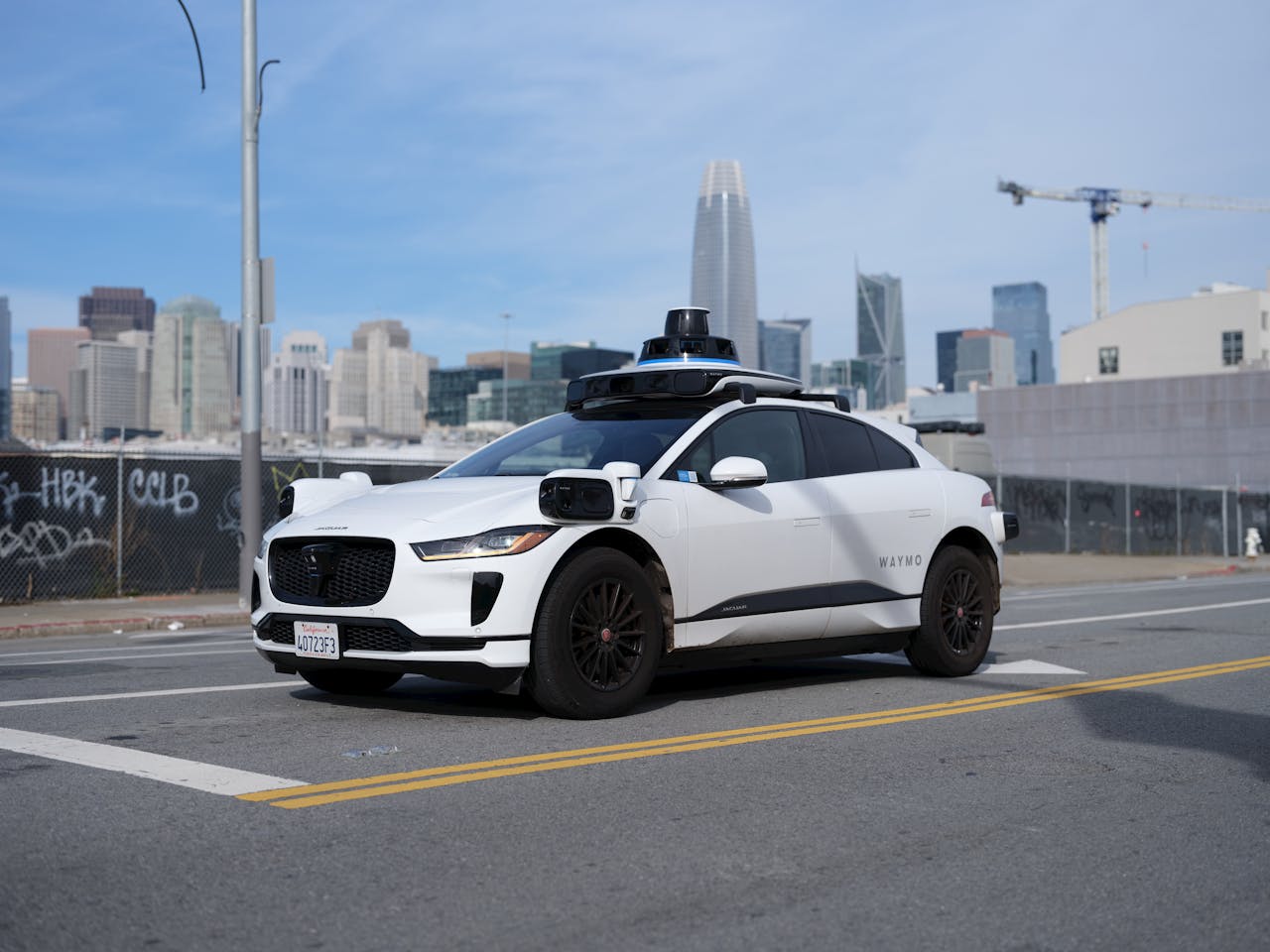 Een zelfrijdende auto van Waymo in San Francisco. Foto van een zelfrijdende auto van Waymo in San Francisco.