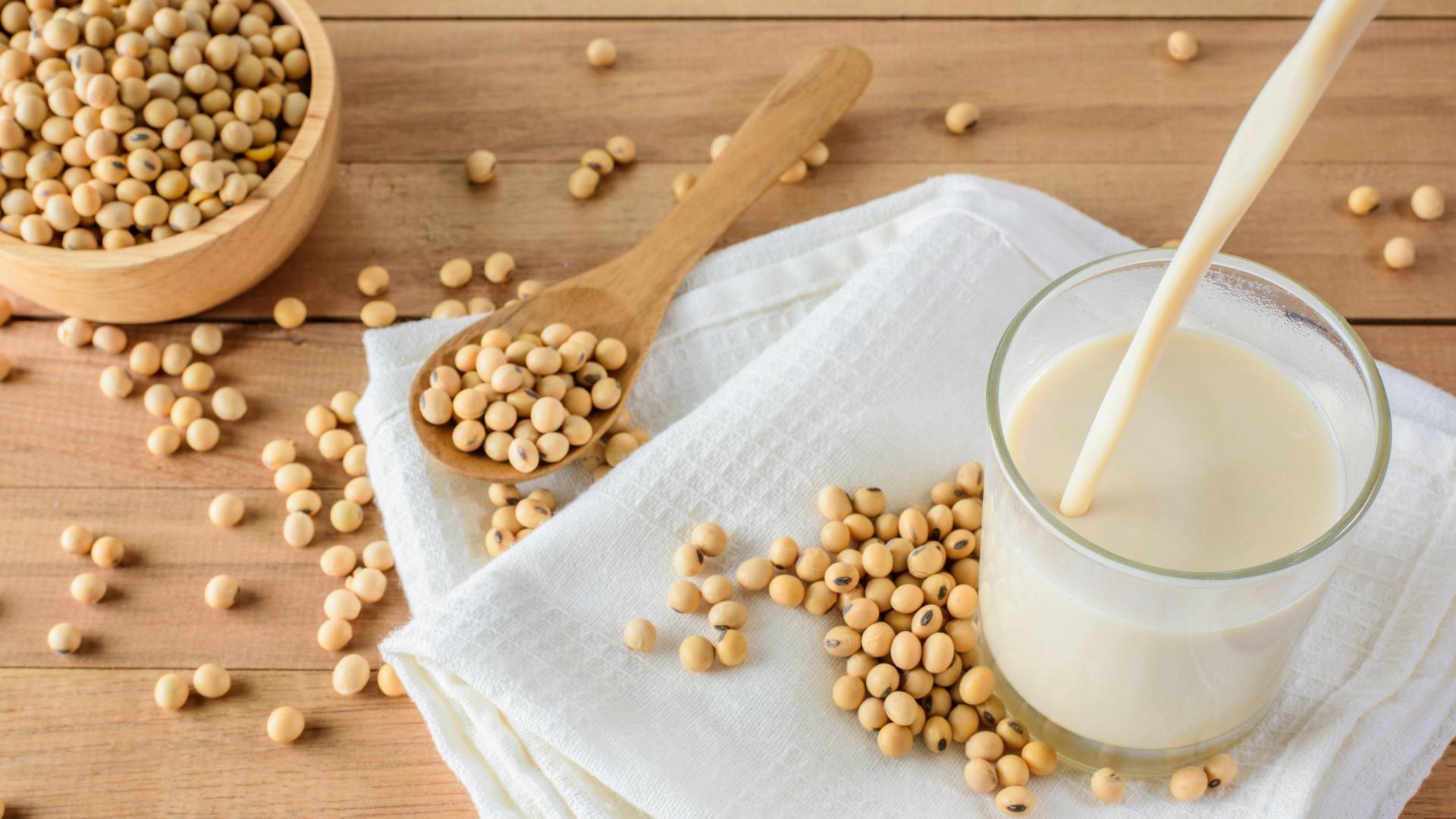 5 vragen over soja als melkvervanger - NEMO Kennislink