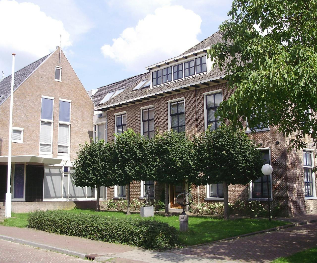 Gemeentehuis in Wommels.