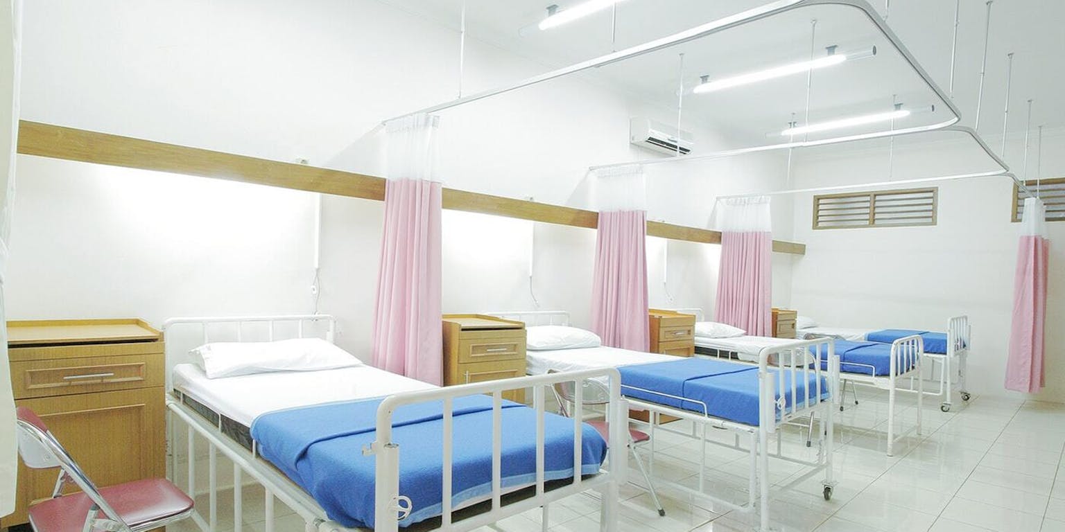 Vier ziekenuisbedden