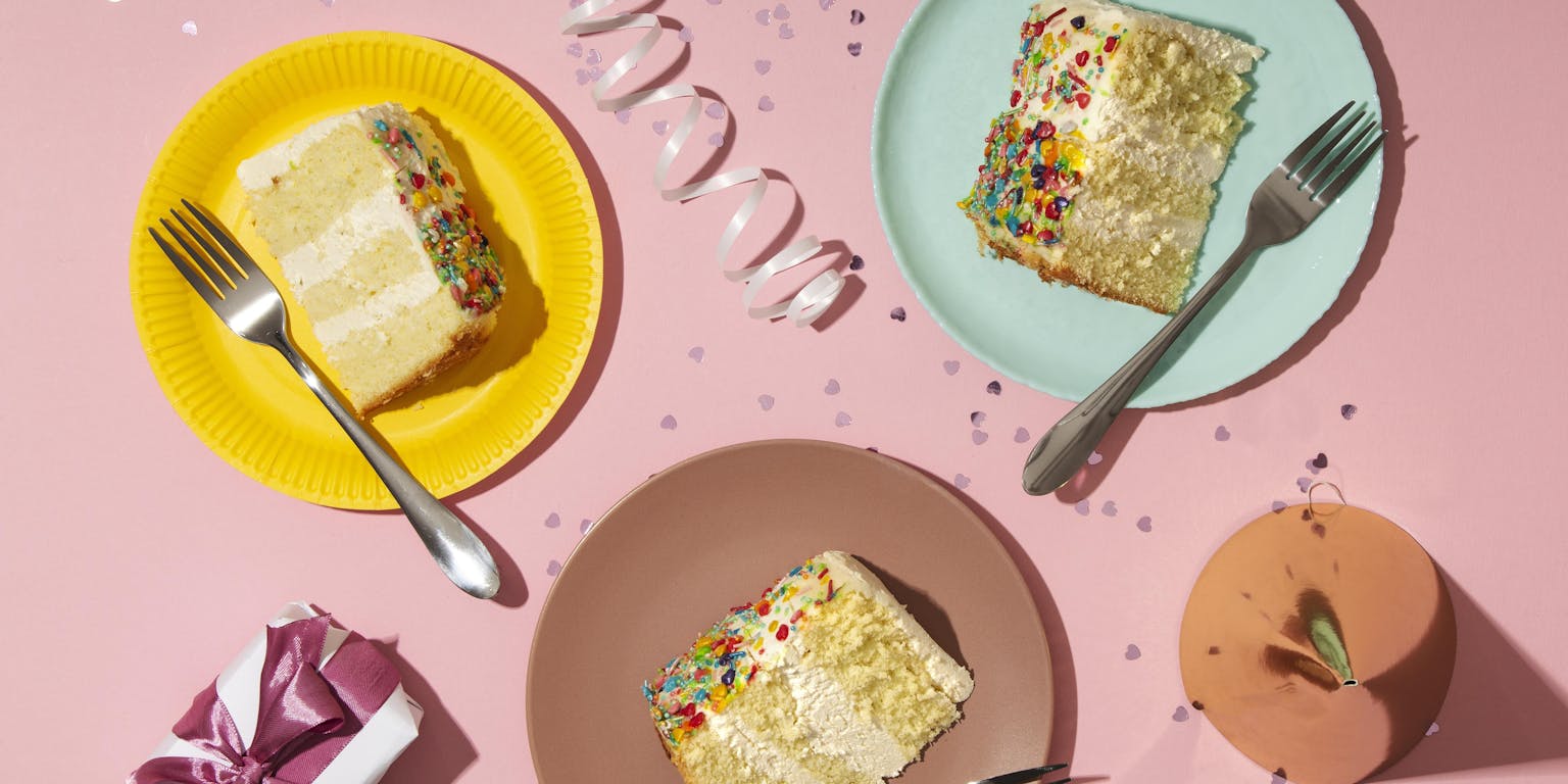 verschillende stukken taart